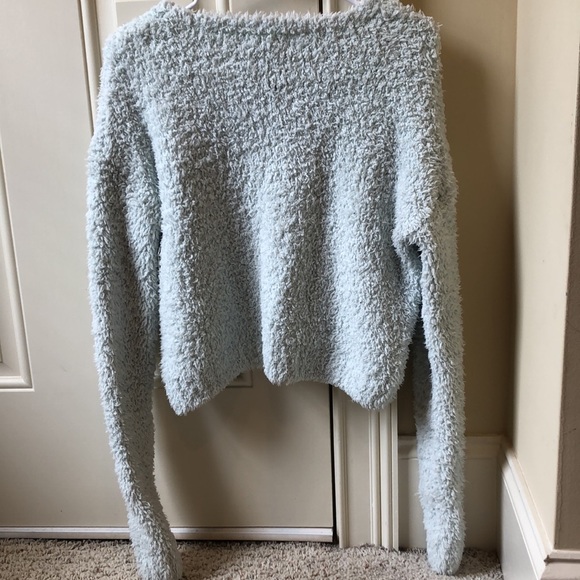 Light blue fuzzy cropped sweater - Picture 2 of 2